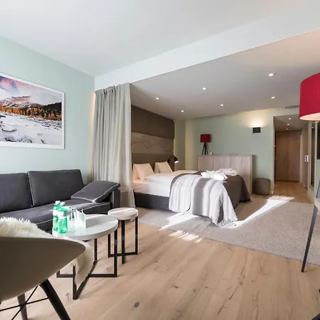 Hotel Rosatsch 4*